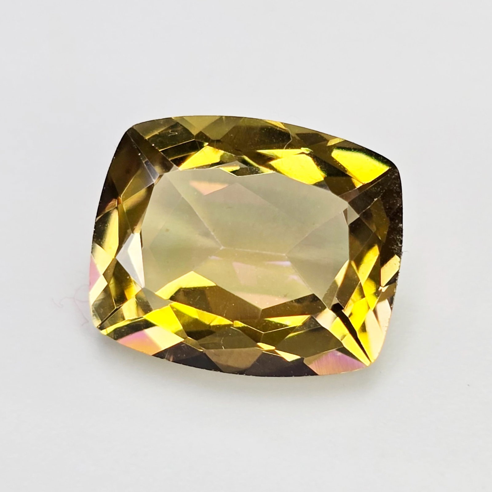 5.26 ct "Top Qulaity" Natural Yellow Mystic Quartz Pair: Gemstones: Natural Mystic Quartz /Carat Weights: 5.26 ct /Size or Dimensions: 12 X 10 mm /Treatment: Coated