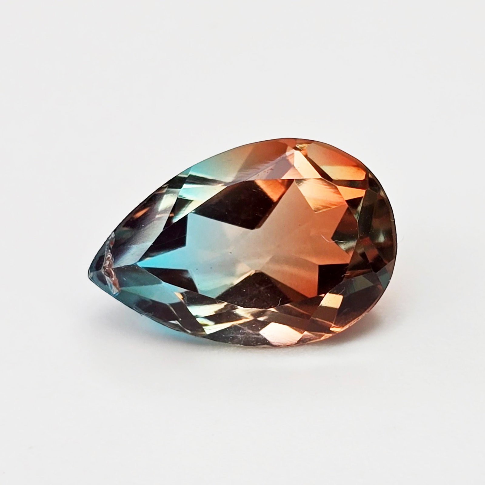 6.32 Ct "Beautiful"Aqua Terra Costa Doublet Quartz: Gemstones: Natural Quartz /Carat Weights: 6.32 ct /Size or Dimensions: 15 X 10 mm Approx /Treatment: Doublet QuartzThis beautiful gemstone is crafted from two layers of natural quartz, forming a stunn
