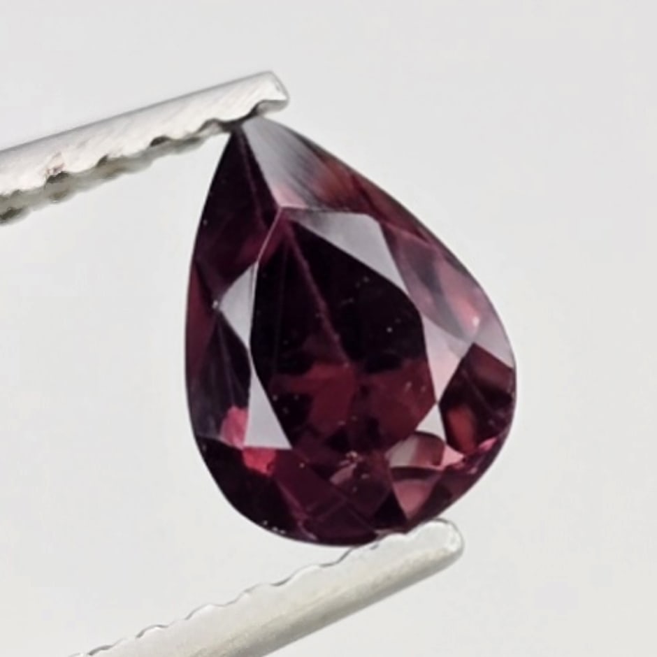 0.91 ct Natural Tourmaline: Gemstones: Natural Tourmaline /Carat Weights: 0.91 ct /Size or Dimensions: 7 X 5 mm