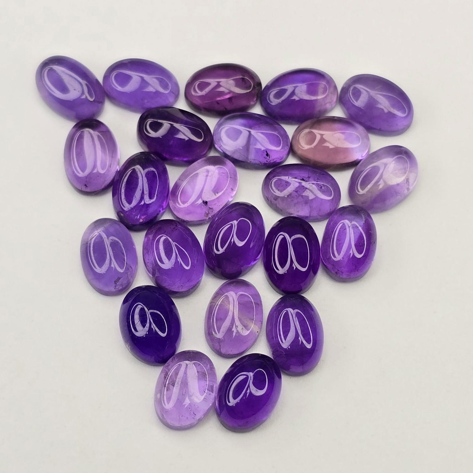 21.15 ct Natural African Amethyst Cab Oval Set: Gemstones: Natural African Amethyst /Carat Weights: 21.15 ct /Size or Dimensions: 5 X 7 mm /Origin : Africa