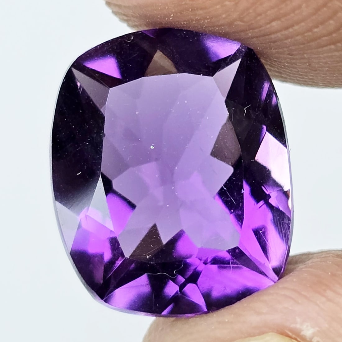 4.64 ct "Top Quality" Natural Deep Purple African Amethyst: Gemstones: Natural African Amethyst /Carat Weights: 4.64 ct /Size or Dimensions: 12.40 X 10.30 X 6.30 mm /Origin : Africa
