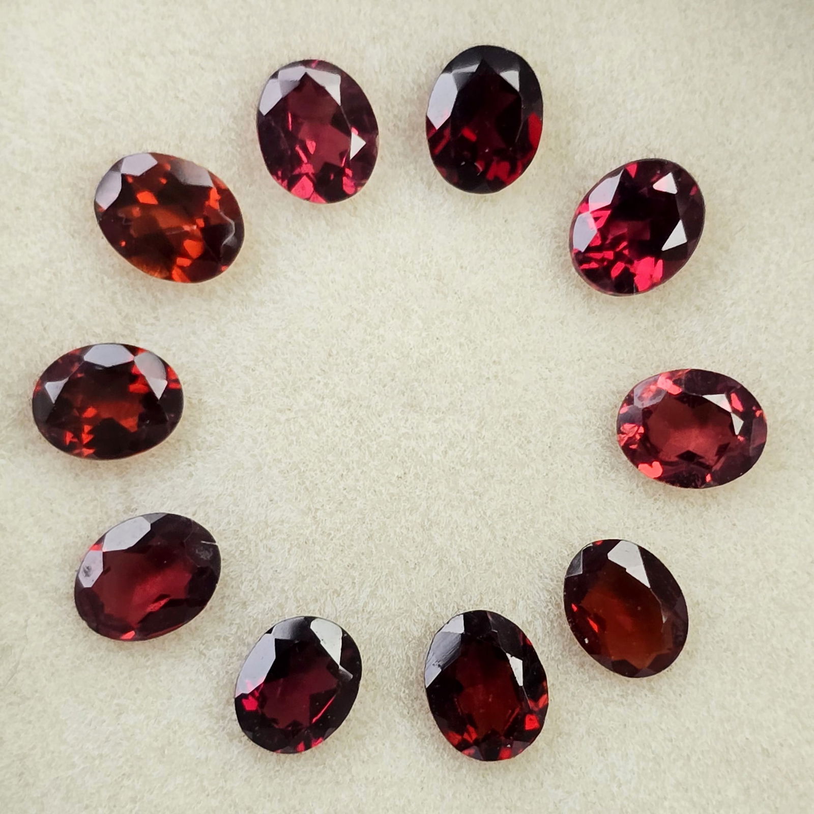 3.81 Ct Natural Red Garnet Oval Set (1 of 2)