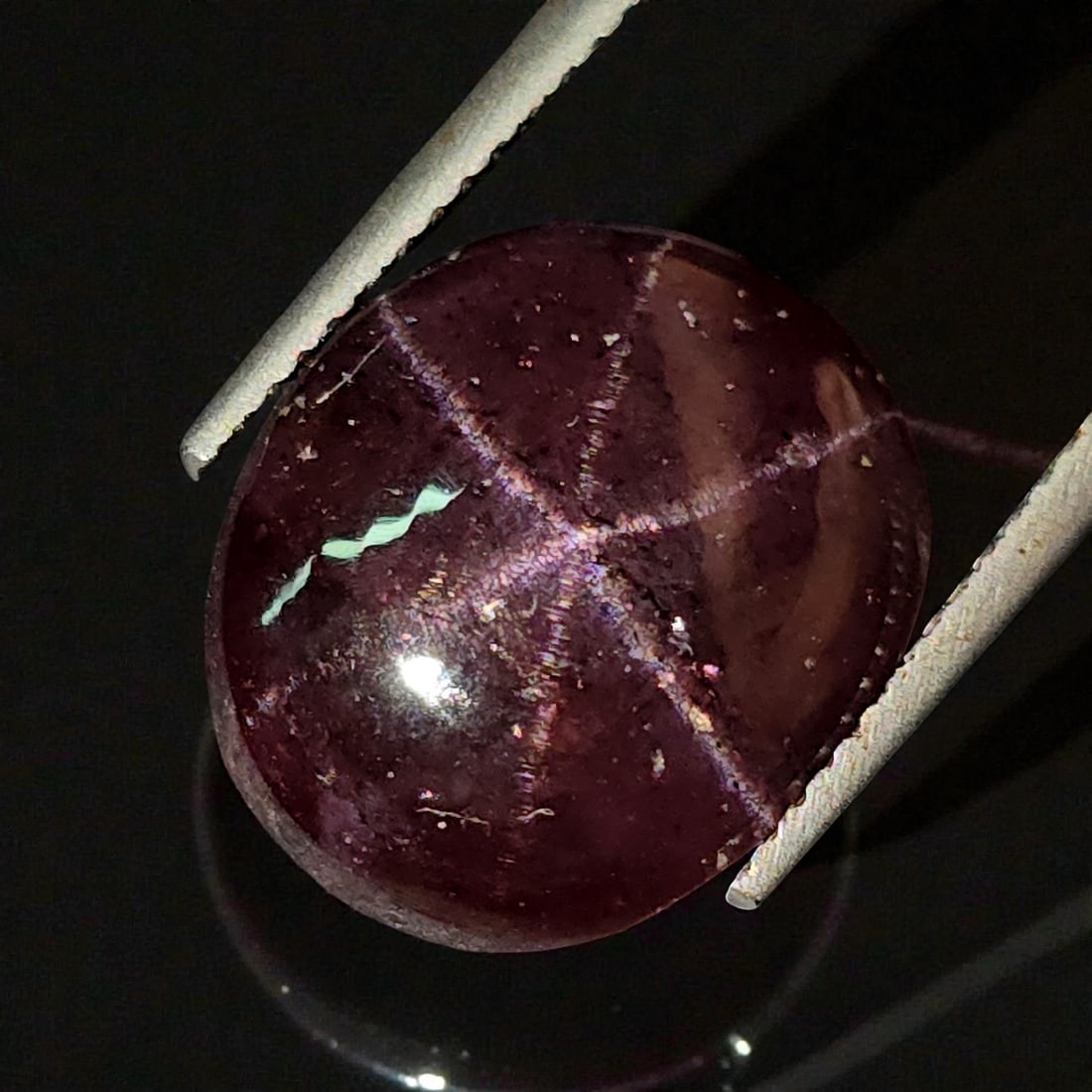 9.97 Ct Unheated Natural Star Garnet: Gemstones: Natural Star Garnet /Carat Weights: 9.97 ct /Size or Dimensions: 14.70 X 12.20 X 4.80 mm /Treatment: None
