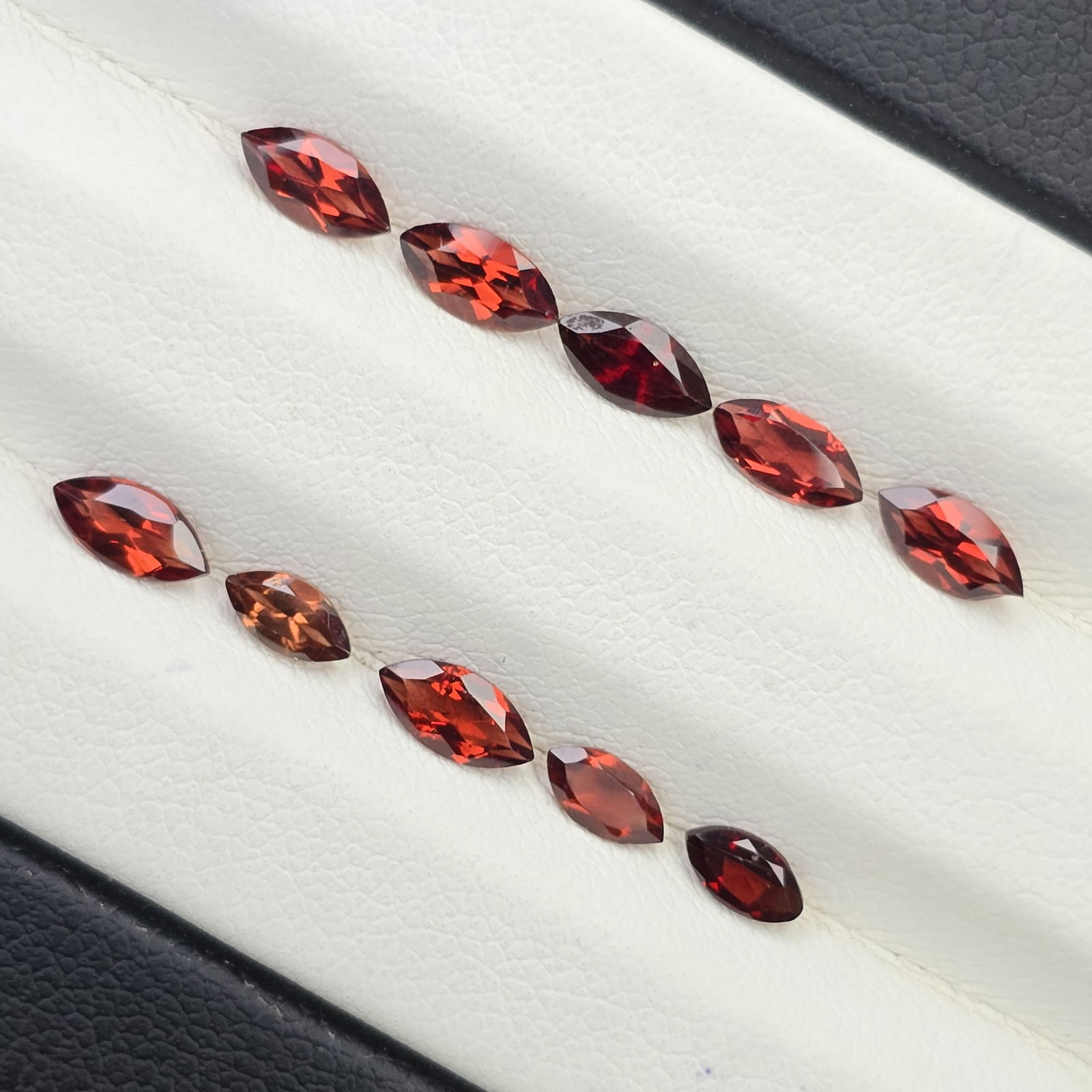 2.88 Ct Natural Red Garnet Marquise Set: Gemstones: Natural Red Garnet /Carat Weights: 2.88 ct /Size or Dimensions: 4 X 2 to 6 X 3 mm Approx