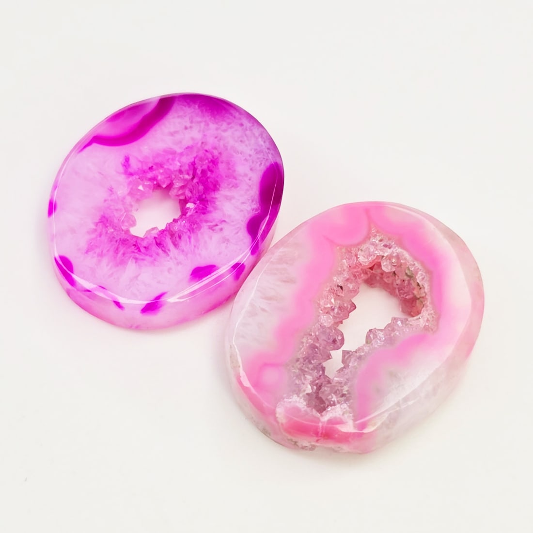 17.14 Ct Natural Onyx Druzy Lace: Gemstones: Natural Onyx /Carat Weights: 17.14 ct /Size or Dimensions: 18 X 14 X 4 mm /Treatment: Coated