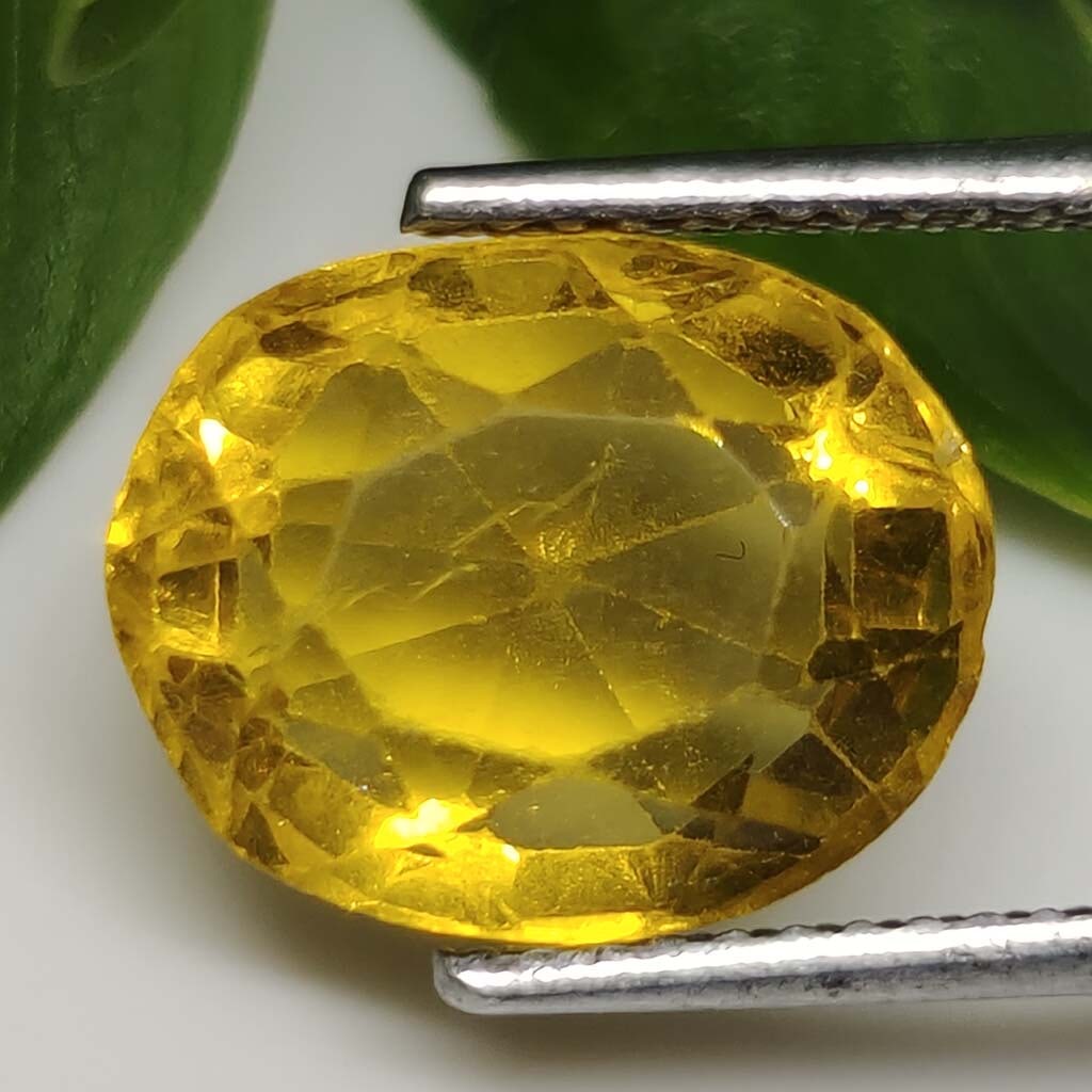 4.90 ct Natural Yellow Fluorite: Gemstones: Natural Yellow FluoriteCarat Weights: 4.90 ct Size/Dimensions: 11 X 9 mm