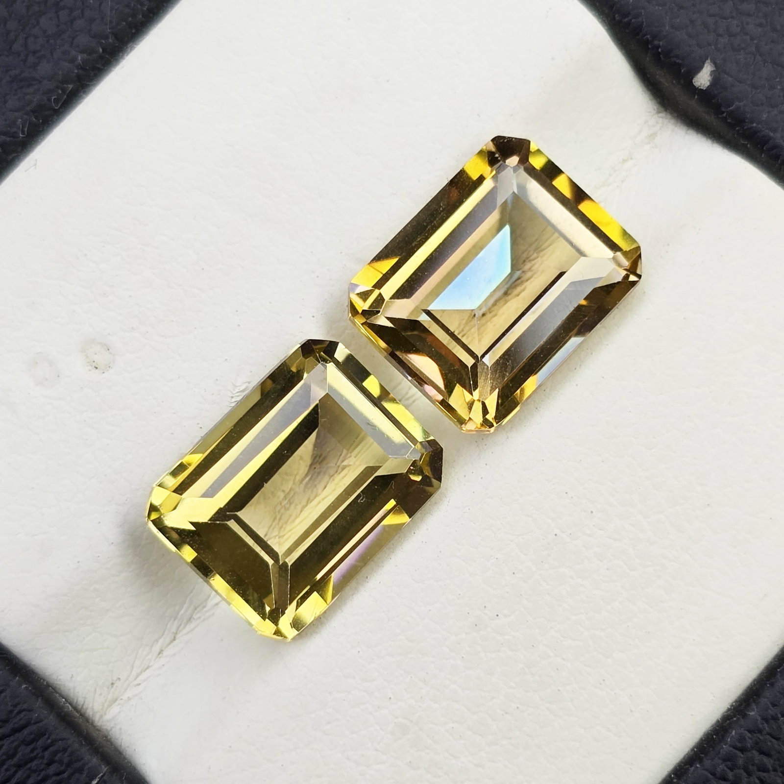 6.37 ct "Top Qulaity" Natural Yellow Mystic Quartz Pair: Gemstones: Natural Mystic Quartz /Carat Weights: 6.37 ct /Size or Dimensions: 10 X 8 X 5 mm /Treatment: Coated
