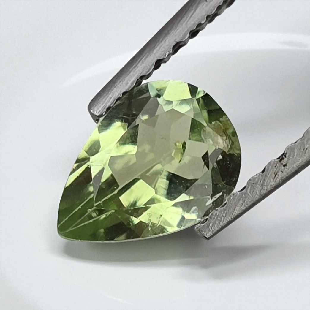 0.65 ct Natural Green Tourmaline: Gemstones: Natural Tourmaline /Carat Weights: 0.65 ct /Size or Dimensions: 7 X 5 X 3 mm