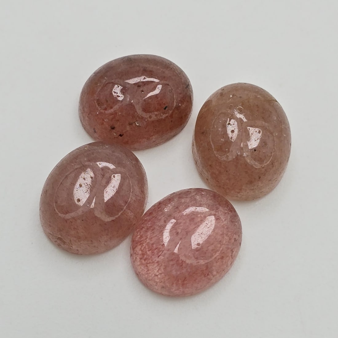 22.78 ct Natural Strawberry Quartz Oval Set: Gemstones: Natural Rose Quartz /Carat Weights: 22.78 ct /Size or Dimensions: 12 X 10 mm /Treatment: No