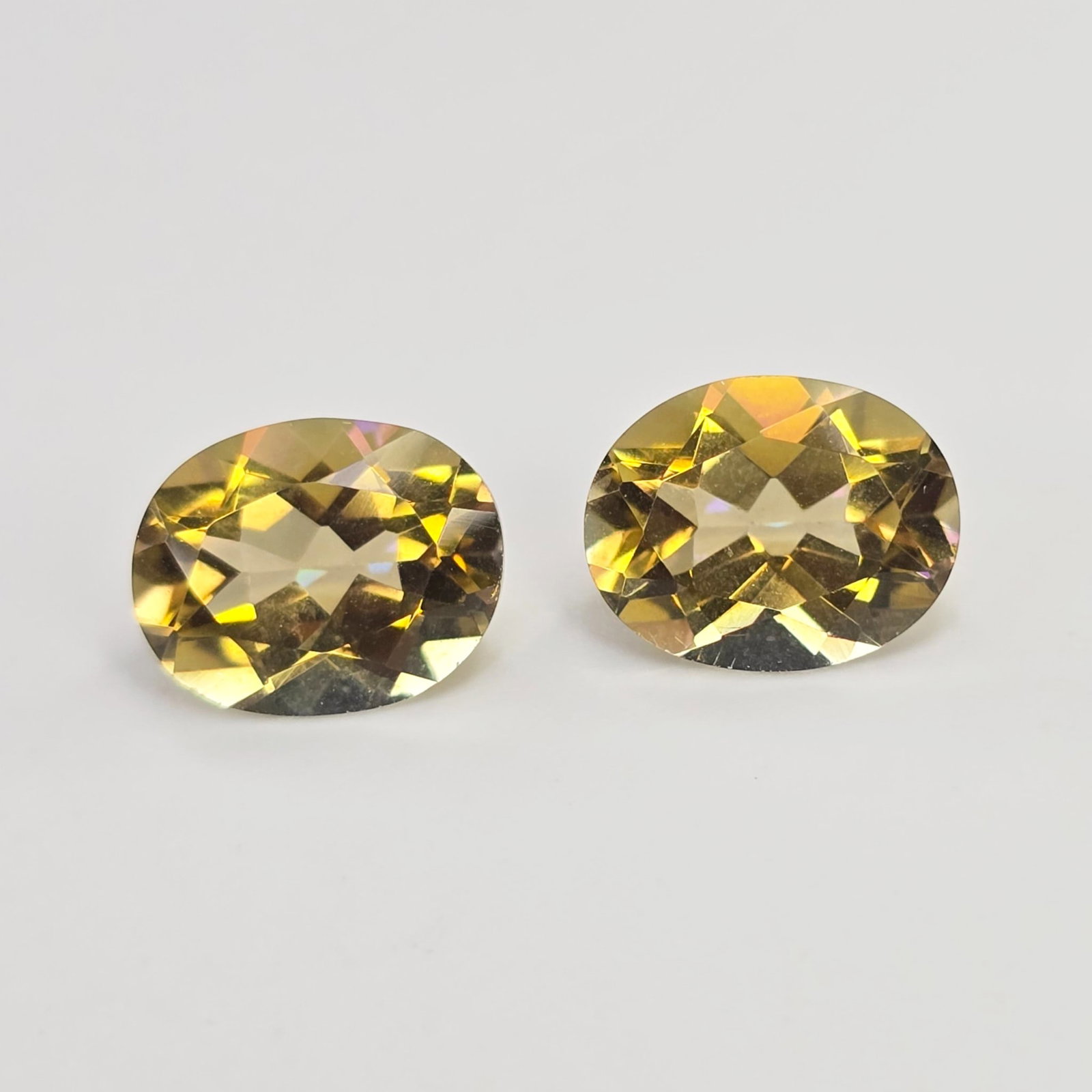 4.79 ct "Top Qulaity" Natural Yellow Mystic Quartz Pair: Gemstones: Natural Mystic Quartz /Carat Weights: 4.79 ct /Size or Dimensions: 10 X 8 X 5.30 mm Approx /Treatment: Coated