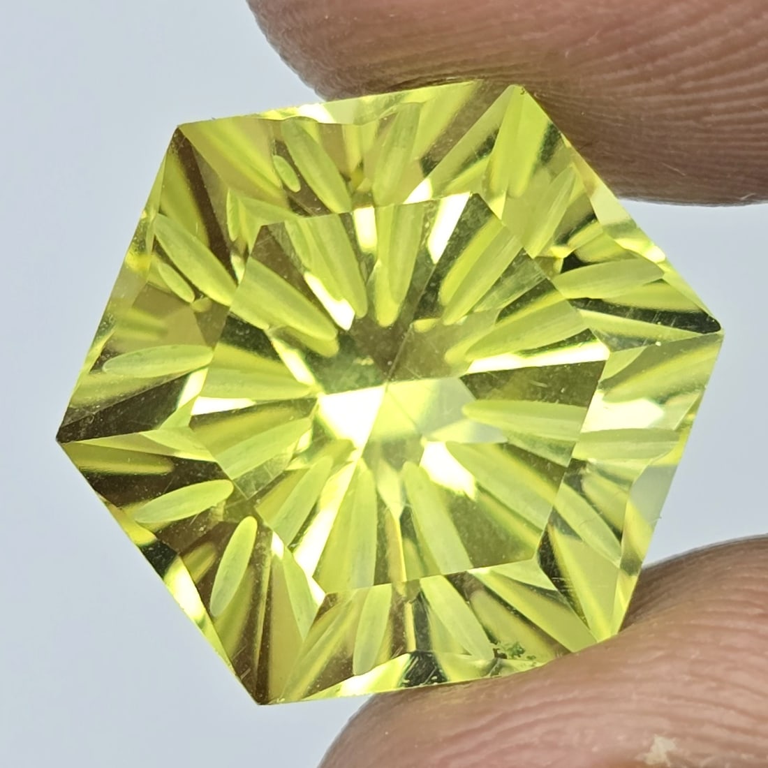 10.88 Ct "AAA Grade" Natural Green Gold Quartz: Gemstones: Natural Green Gold Quartz /Carat Weights: 10.88 ct /Size or Dimensions: 15.60 X 13.70 X 10.50 mm /Treatment: No