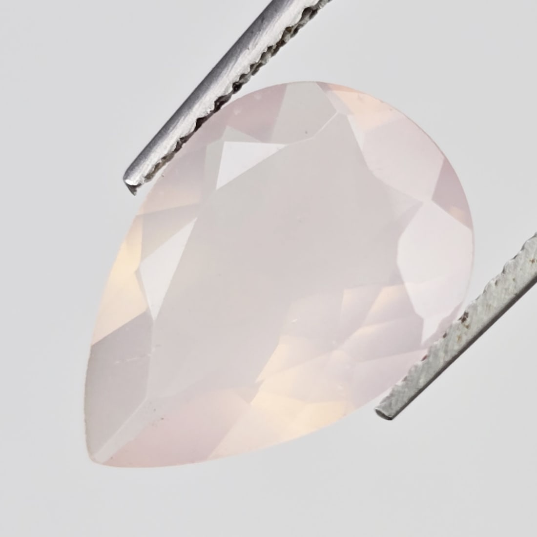 3.33 ct Natural Rose Quartz: Gemstones: Natural Rose Quartz /Carat Weights: 3.33 ct /Size or Dimensions: 14 X 10 X 4.60 mm /Treatment: No