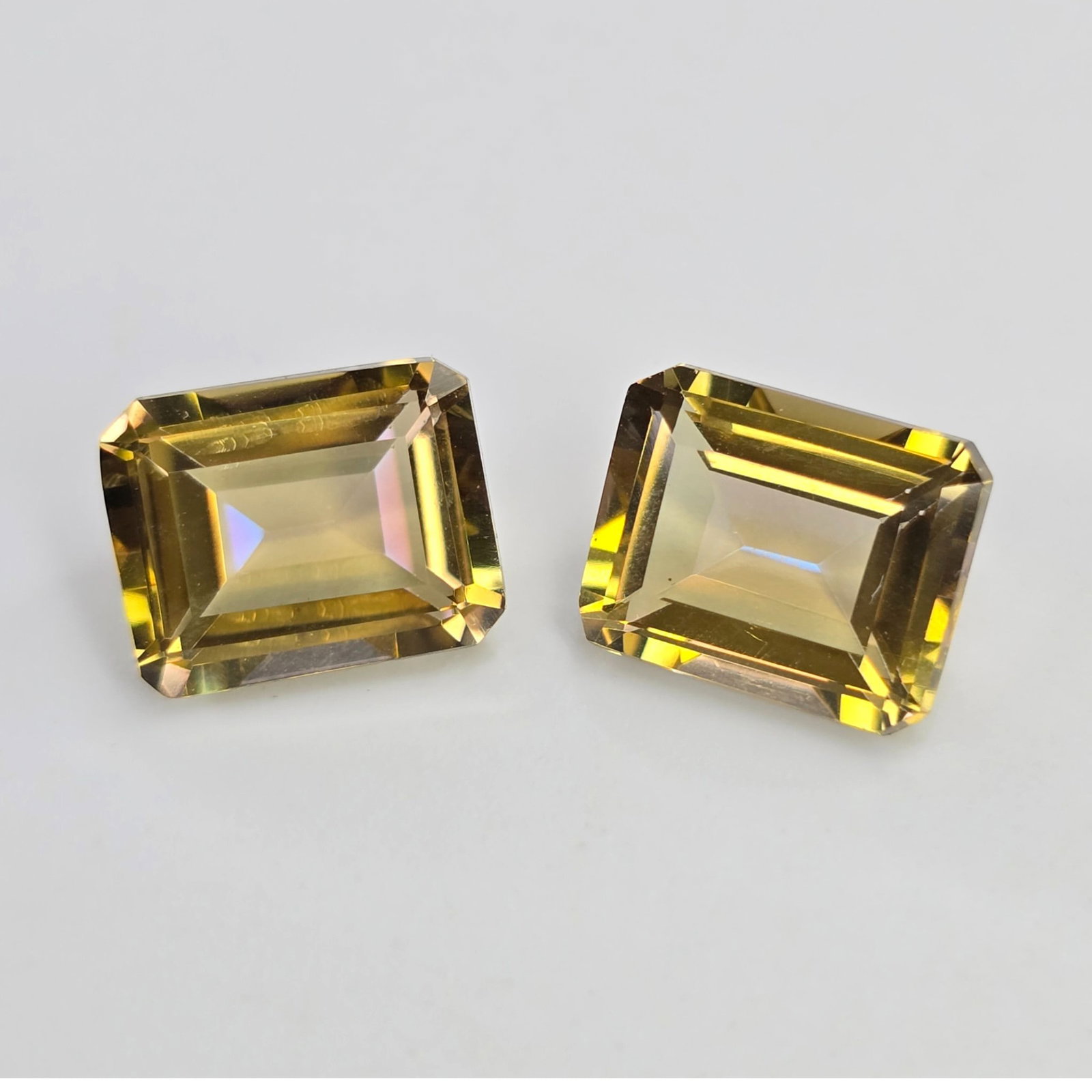 6.04 ct "Top Qulaity" Natural Yellow Mystic Quartz Pair: Gemstones: Natural Mystic Quartz /Carat Weights: 6.04 ct /Size or Dimensions: 10 X 8 mm /Treatment: Coated