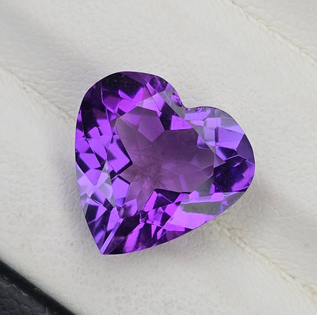 4.53 Ct "Top Quality" Natural Deep Purple African Amethyst: Gemstones: Natural Amethyst /Carat Weights: 4.53 Ct /Size or Dimensions: 12.20 X 12 X 6.40 mm / Treatment: No