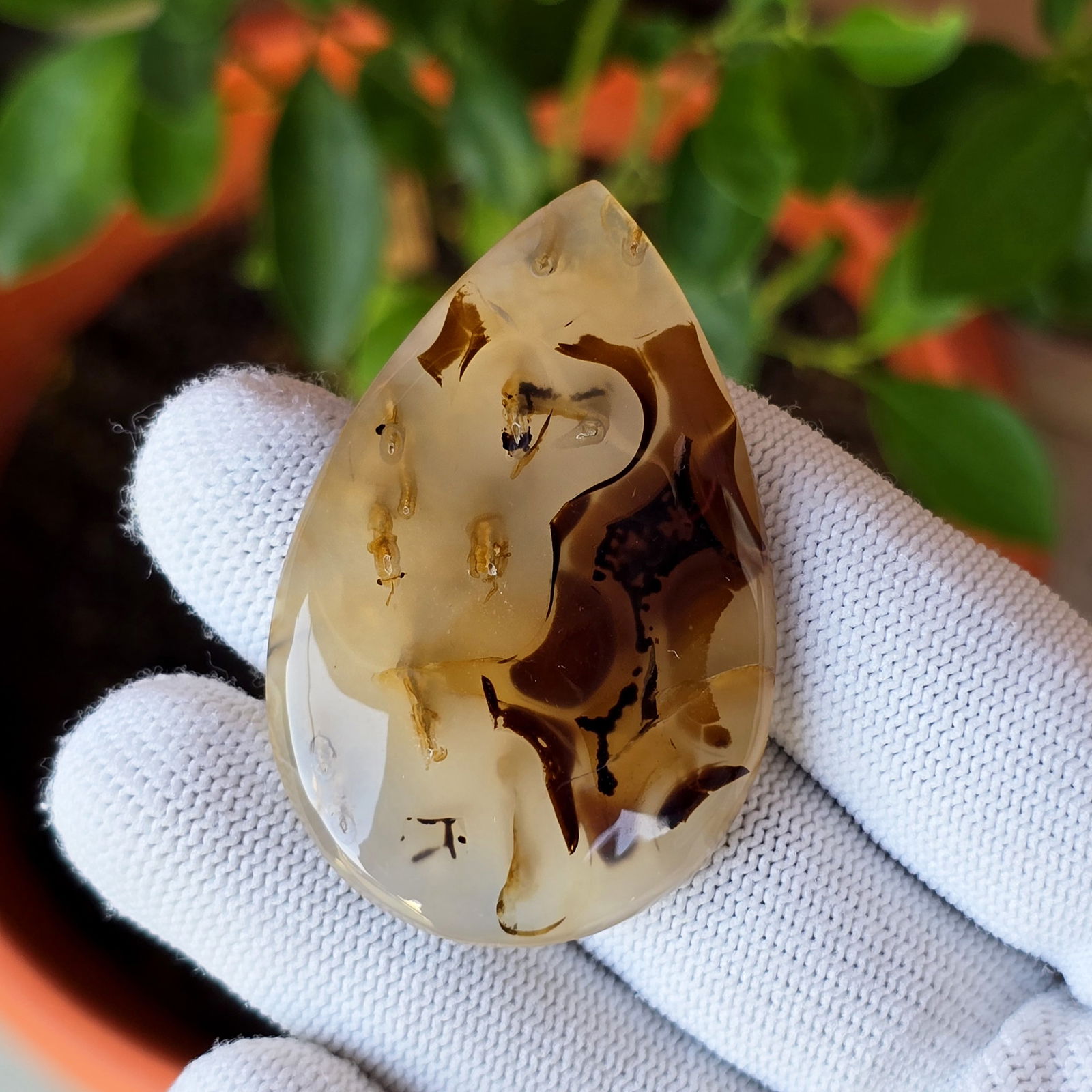 105.50 Ct Natural Montana Agate: Gemstones: Natural Agate /Carat Weights: 105.50 ct /Size or Dimensions: 55 X 36 X 6 mm /Treatment: No