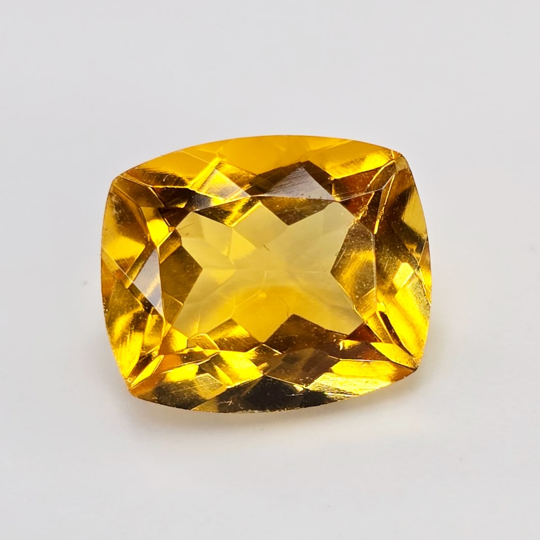 5.02 Ct "Top Quality" Natural Citrine: Gemstones: Natural Citrine /Carat Weights: 5.02 Ct /Size or Dimensions: 12 X 10 X 7 mm