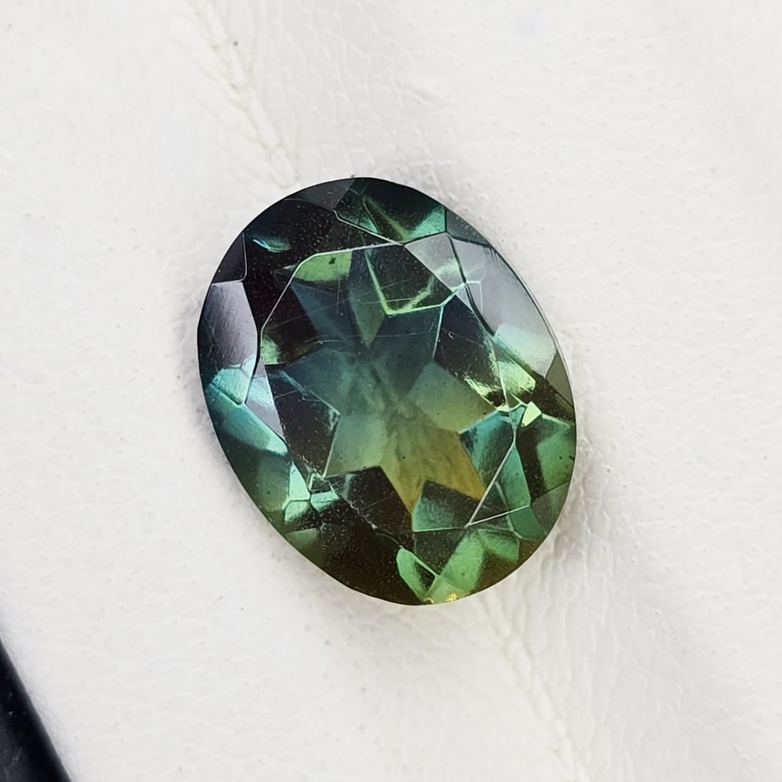 2.85 Ct "Beautiful" Peacock Color Doublet Quartz: Gemstones: Natural Quartz /Carat Weights: 2.85 ct /Size or Dimensions: 10 X 8 mm Approx /Treatment: Doublet QuartzThis beautiful gemstone is crafted from two layers of natural quartz, forming a stunni