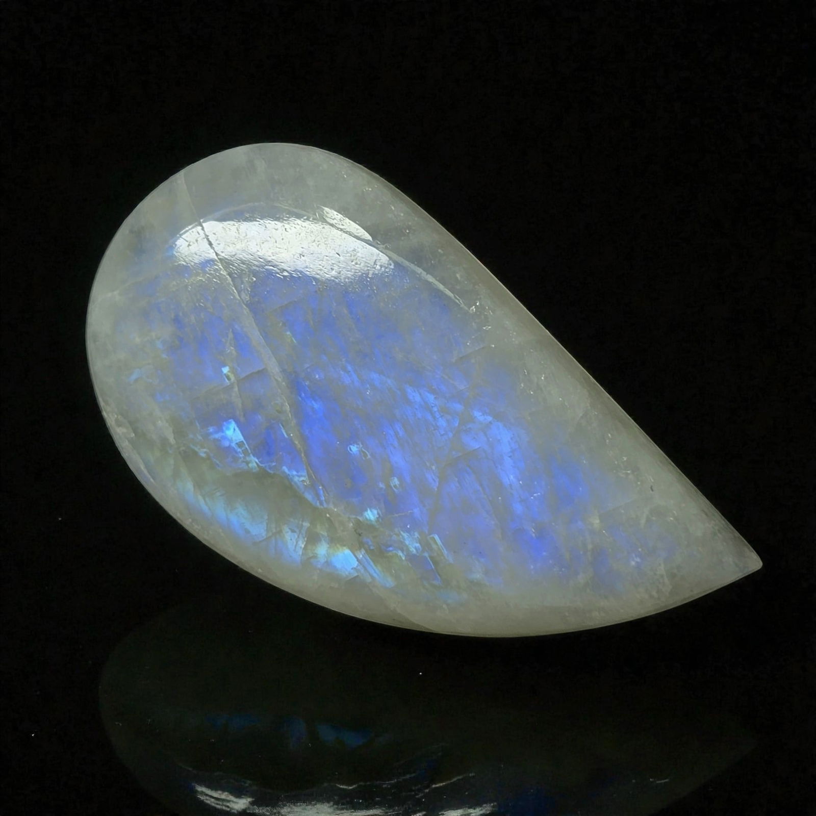 48.65 Ct Natural Royal Blue Moonstone: Gemstones: Natural Blue Moonstone /Carat Weights: 48.65 Ct /Size or Dimensions: 38 X 21 X 7 mm