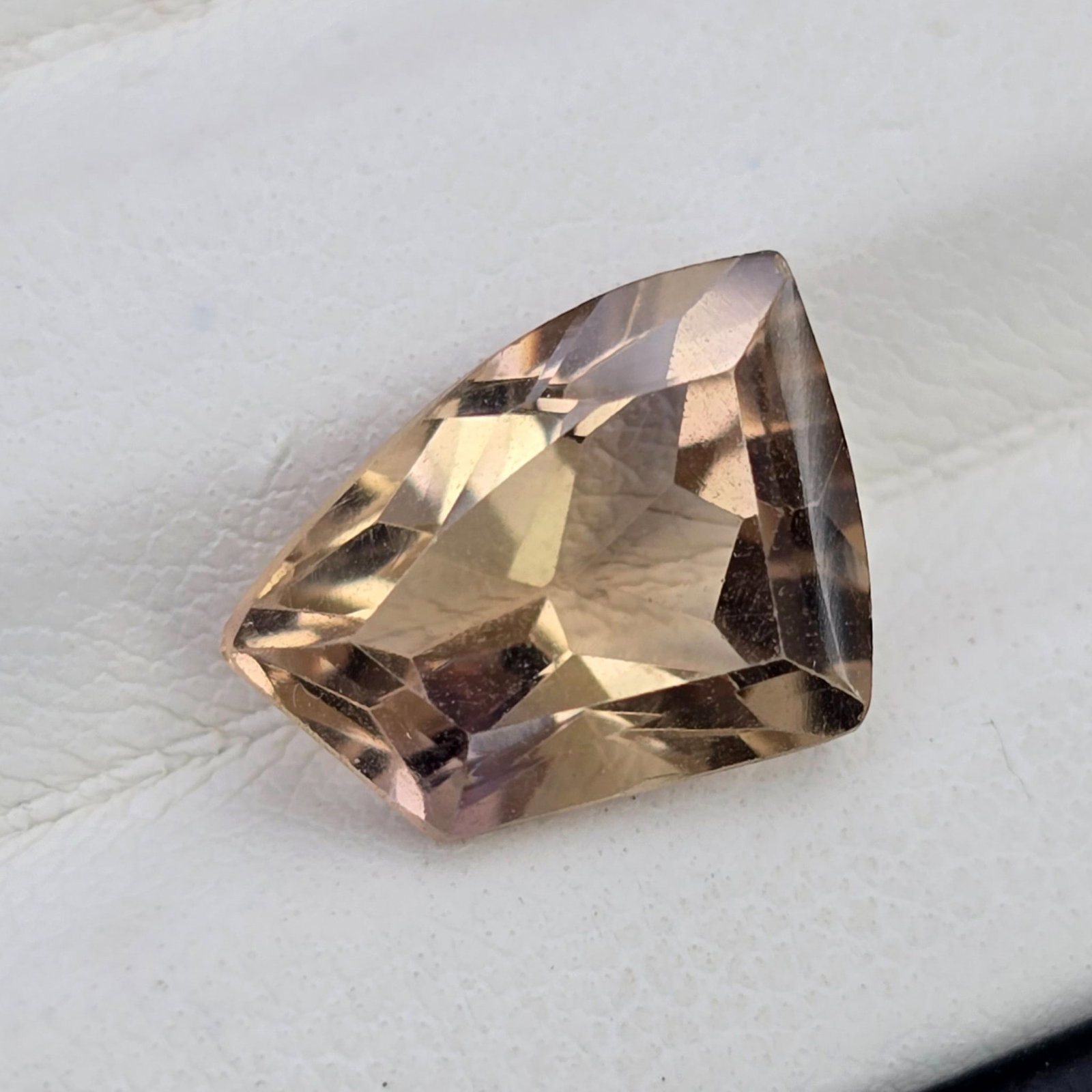 3.60 ct Natural Ametrine: Gemstones: Natural Ametrine /Carat Weights: 3.60 ct /Size or Dimensions: 11.50 X 8.70 X 6.40 mm Approx