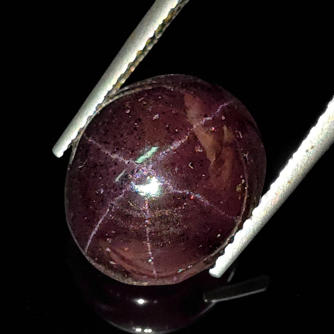 11.25 Ct Unheated Natural Star Garnet: Gemstones: Natural Star Garnet /Carat Weights: 11.25 ct /Size or Dimensions: 12.60 X 11 X 7.30 mm /Treatment: None