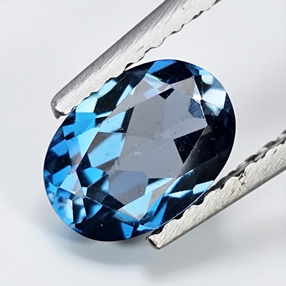 0.97 ct Natural London Blue Topaz: Gemstones: Natural london Blue Topaz /Carat Weights: 0.97 ct /Size or Dimensions: 7 X 5 X 3.30 mm