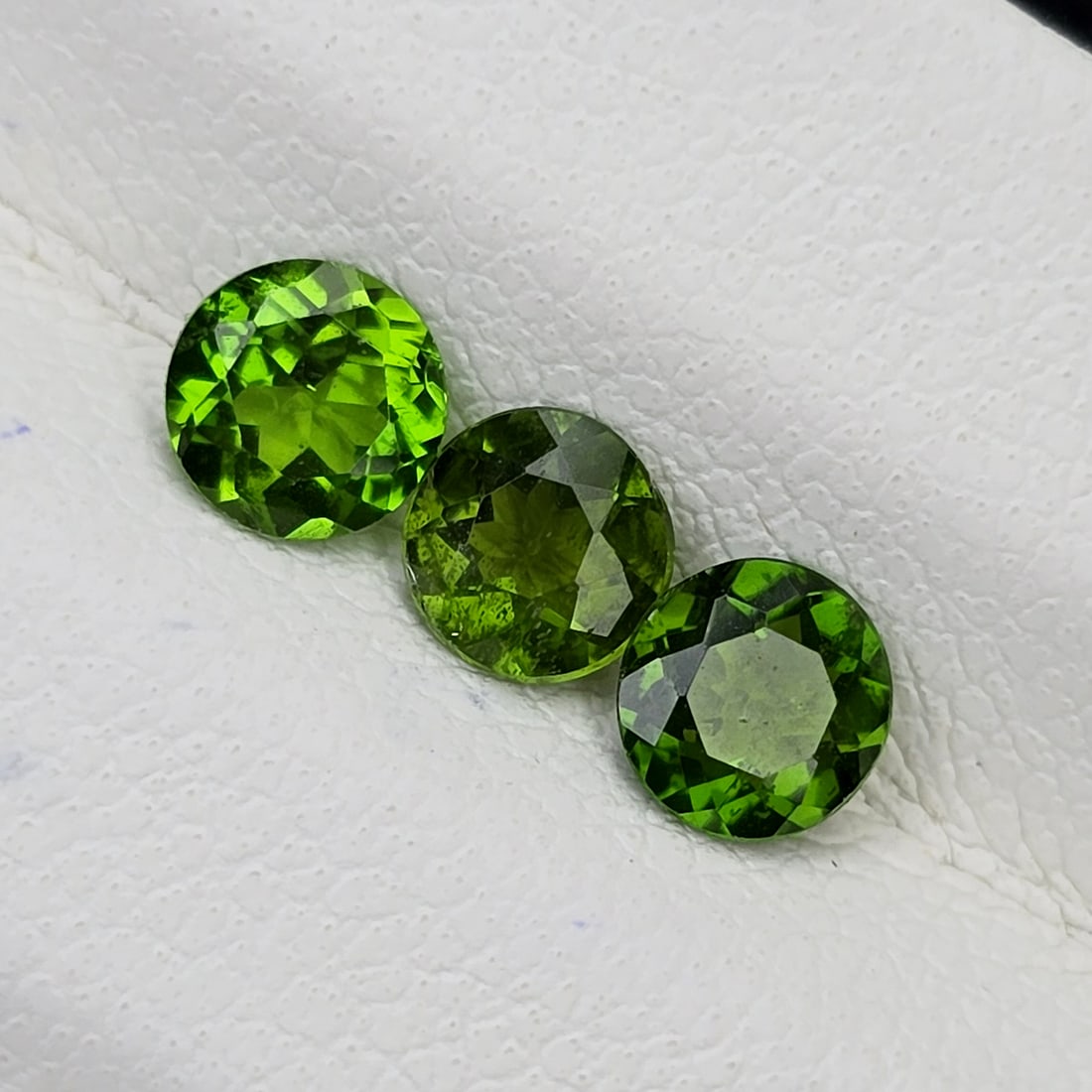 0.83 Ct Rare Natural Chrome Diopside Round Set (1 of 2)