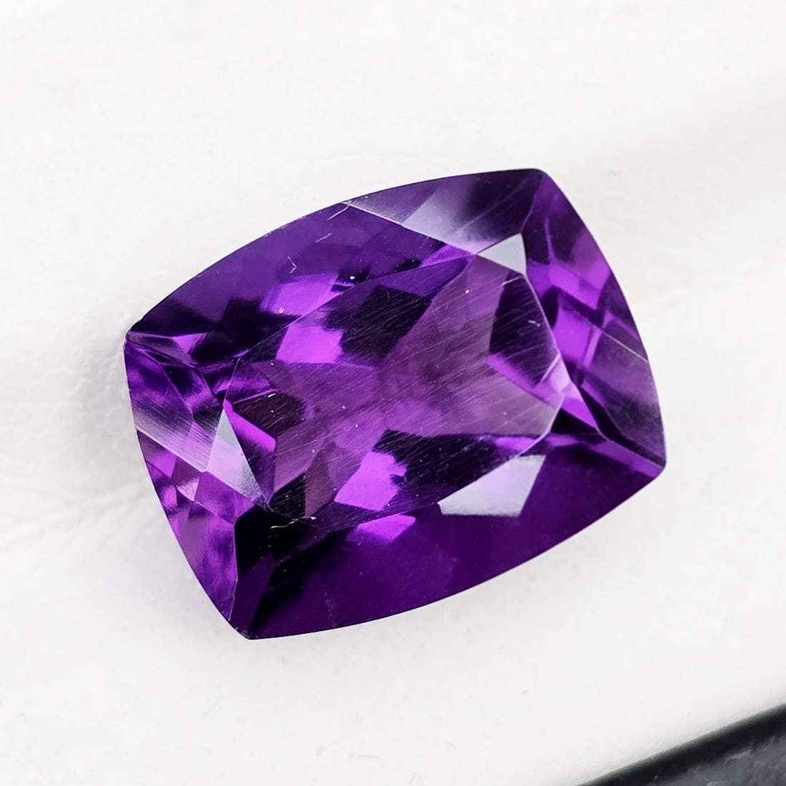 5.50 ct "Top Quality" Natural Deep Purple African Amethyst: Gemstones: Natural African Amethyst /Carat Weights: 5.50 ct /Size or Dimensions: 12.30 X 9.90 X 7.40 mm /Origin : Africa