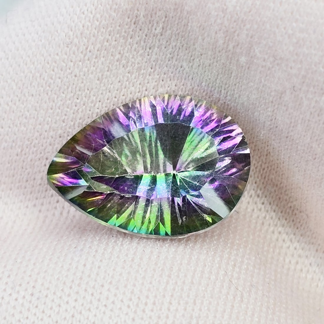 6.17 ct "Top Qulaity" Natural Rainbow Mystic Quartz Concave: Gemstones: Natural Mystic Quartz /Carat Weights: 6.17 ct /Size or Dimensions: 14 X 10 X 7 mm /Treatment: Coated