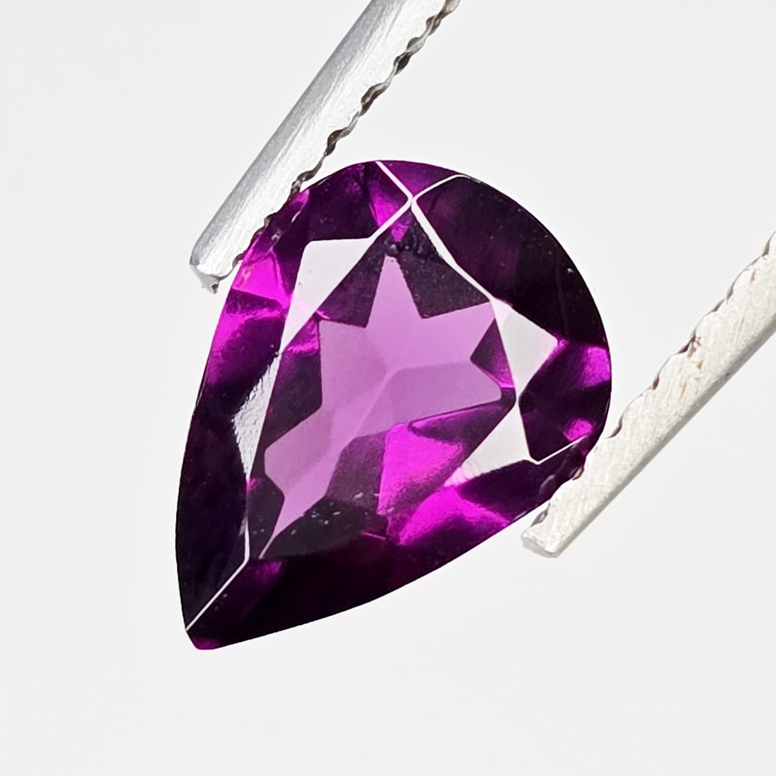 1.28 Ct Natural Rhodolite Garnet Pear: Gemstones: Rhodolite Garnet /Carat Weights: 1.28 ct /Size or Dimensions: 8.30 X 6 X 3.30 mm Approx