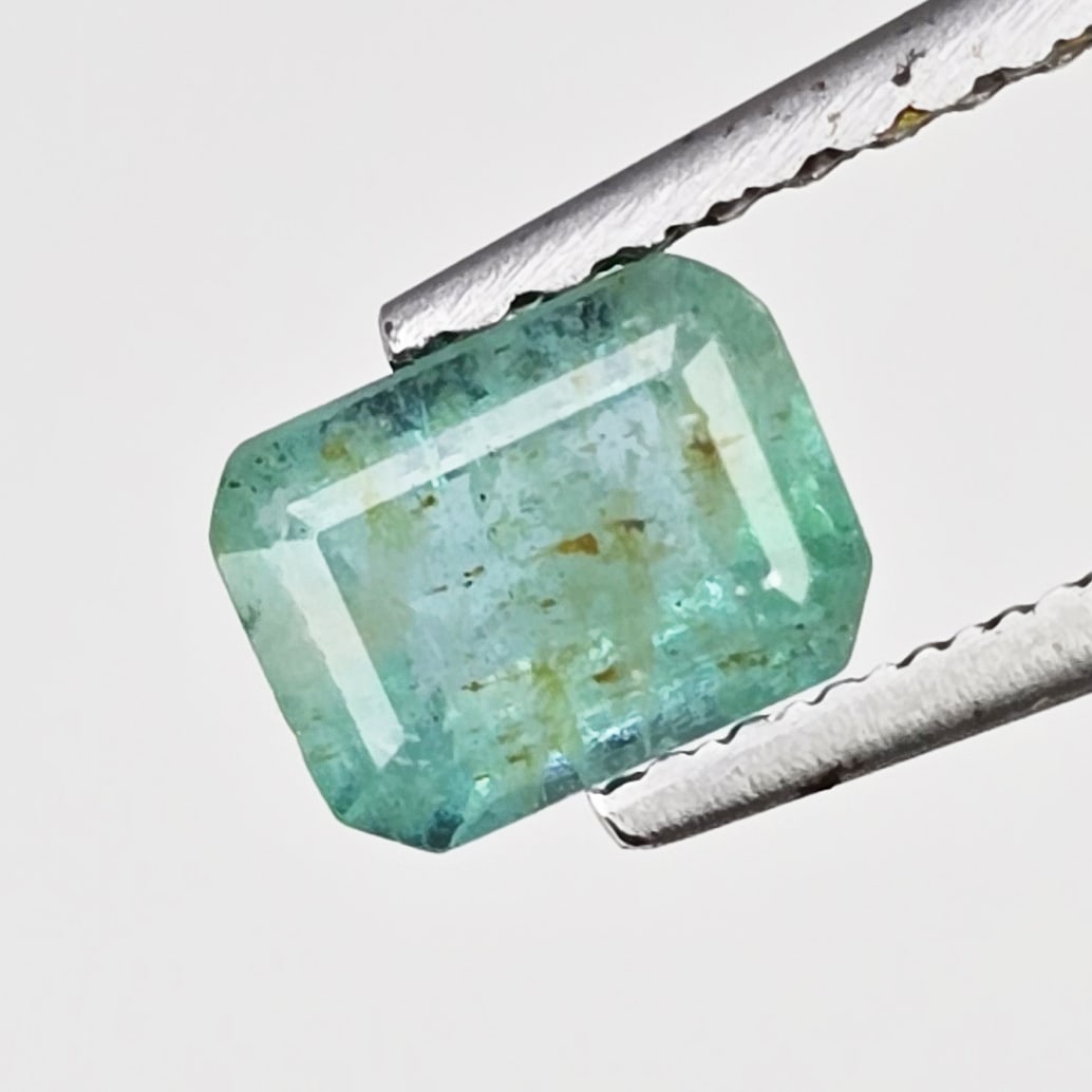0.67 ct Natural Zambian Emerald: Gemstones: Natural Emerald /Carat Weights: 0.67 ct /Size or Dimensions: 5.50 X 4.30 X 3.60 mm Approx /Treatment : Colorless Oil