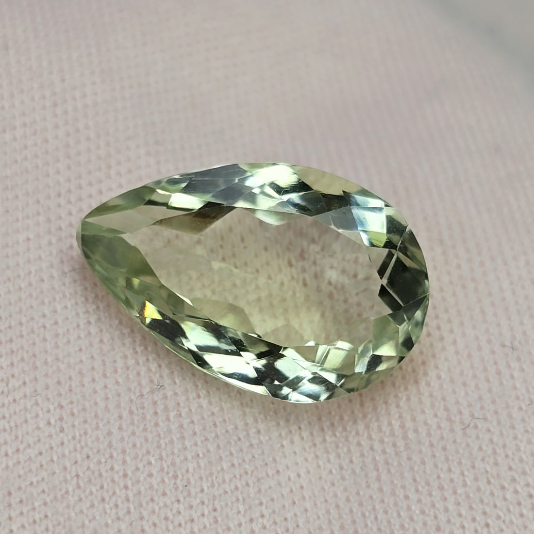 6.15 Ct "Top Quality" Natural Green Amethyst: Gemstones: Natural Green Amethyst /Carat Weights: 6.15 Ct /Size or Dimensions: 15.40 X 10 X 6.90 mm / Treatment: Heated