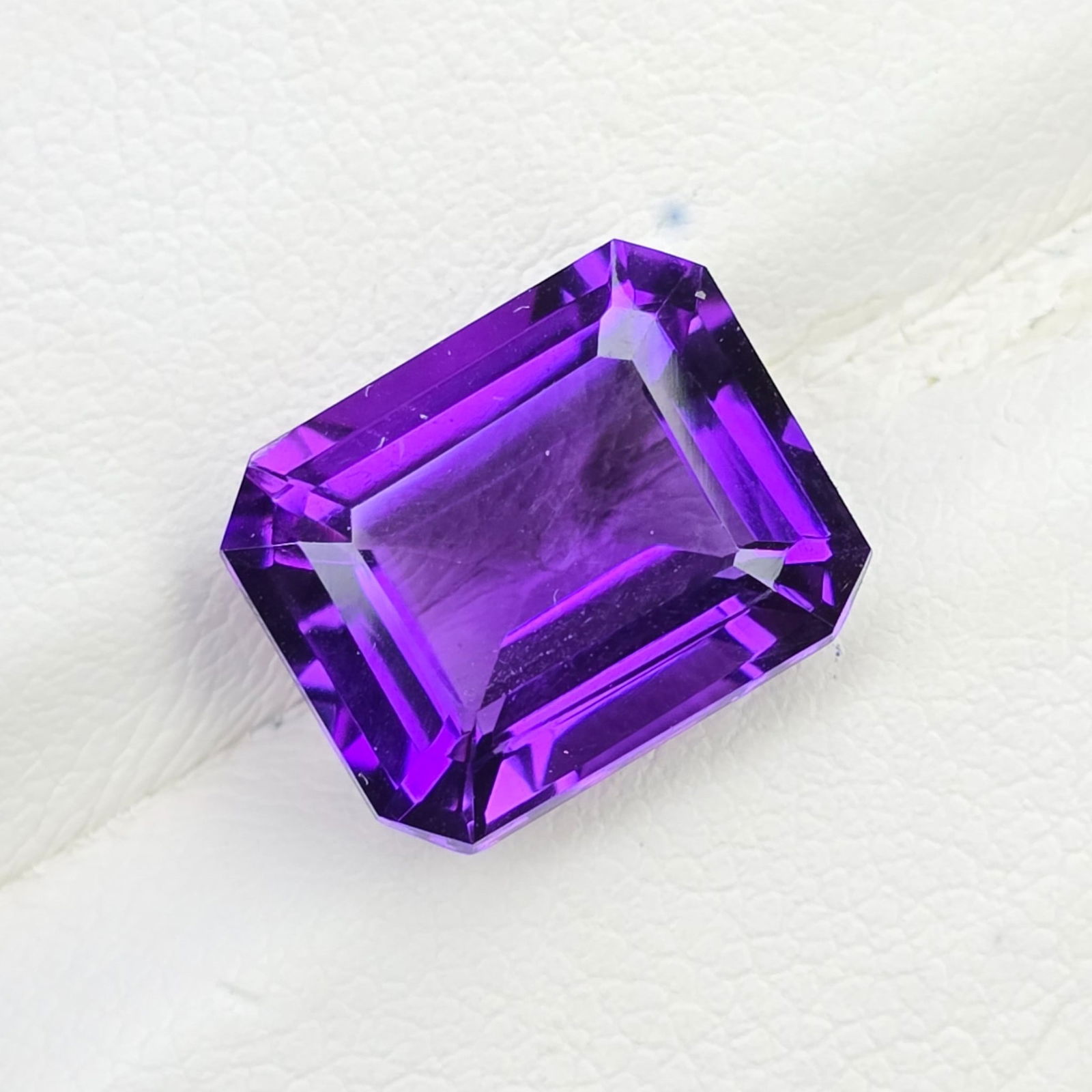 5.87 ct "Top Quality" Natural Deep Purple African Amethyst: Gemstones: Natural African Amethyst /Carat Weights: 5.87 ct /Size or Dimensions: 12 X 10 X 6.50 mm /Origin : Africa