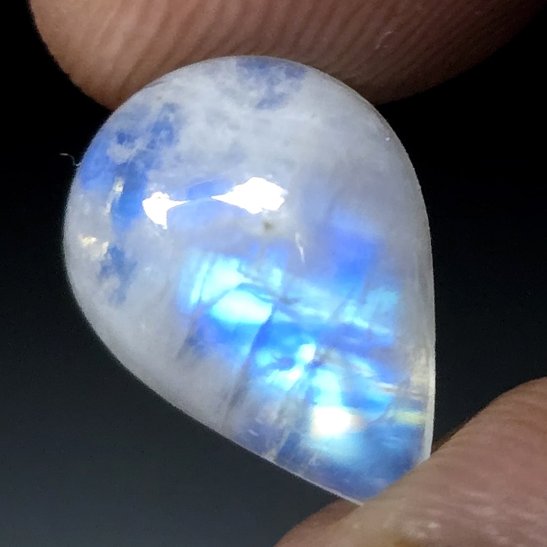 5.13 Ct "Top Quality" Natural Royal Blue Moonstone: Gemstones: Natural Blue Moonstone /Carat Weights: 5.13 Ct /Size or Dimensions: 13.50 X 10 X 5.50 mm
