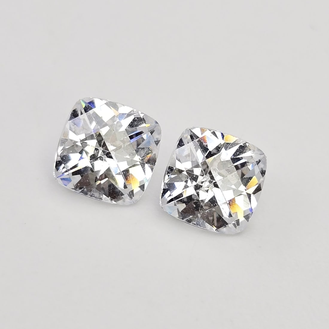 3.70 Ct Cubic Zirconia Pair: Gemstones: Cubic Zirconia /Carat Weights: 3.70 ct /Size or Dimensions: 6 X 6 mm