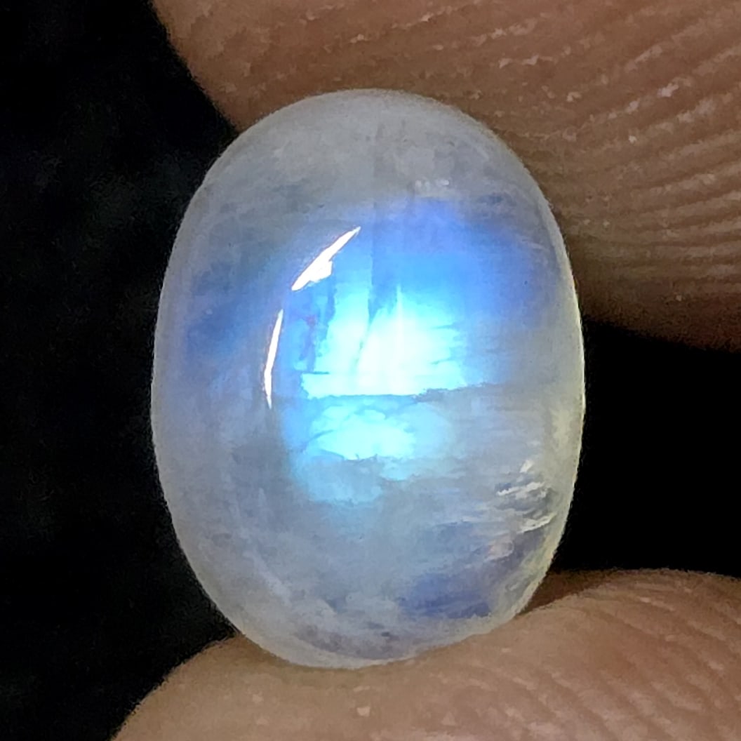 1.81 Ct Natural Royal Blue Moonstone: Gemstones: Natural Blue Moonstone /Carat Weights: 1.81 Ct /Size or Dimensions: 8.50 X 6 X 4.50 mm