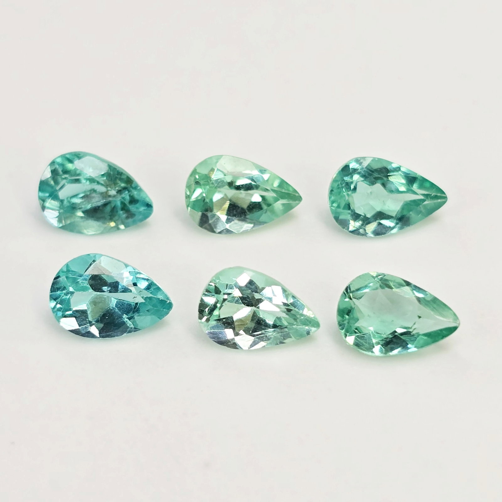 3 ct Natural Paraiba Neon Green Apatite Set: Gemstones: Natural Neon Apatite /Carat Weights: 3 ct /Size or Dimensions: 6 X 4 mm Approx