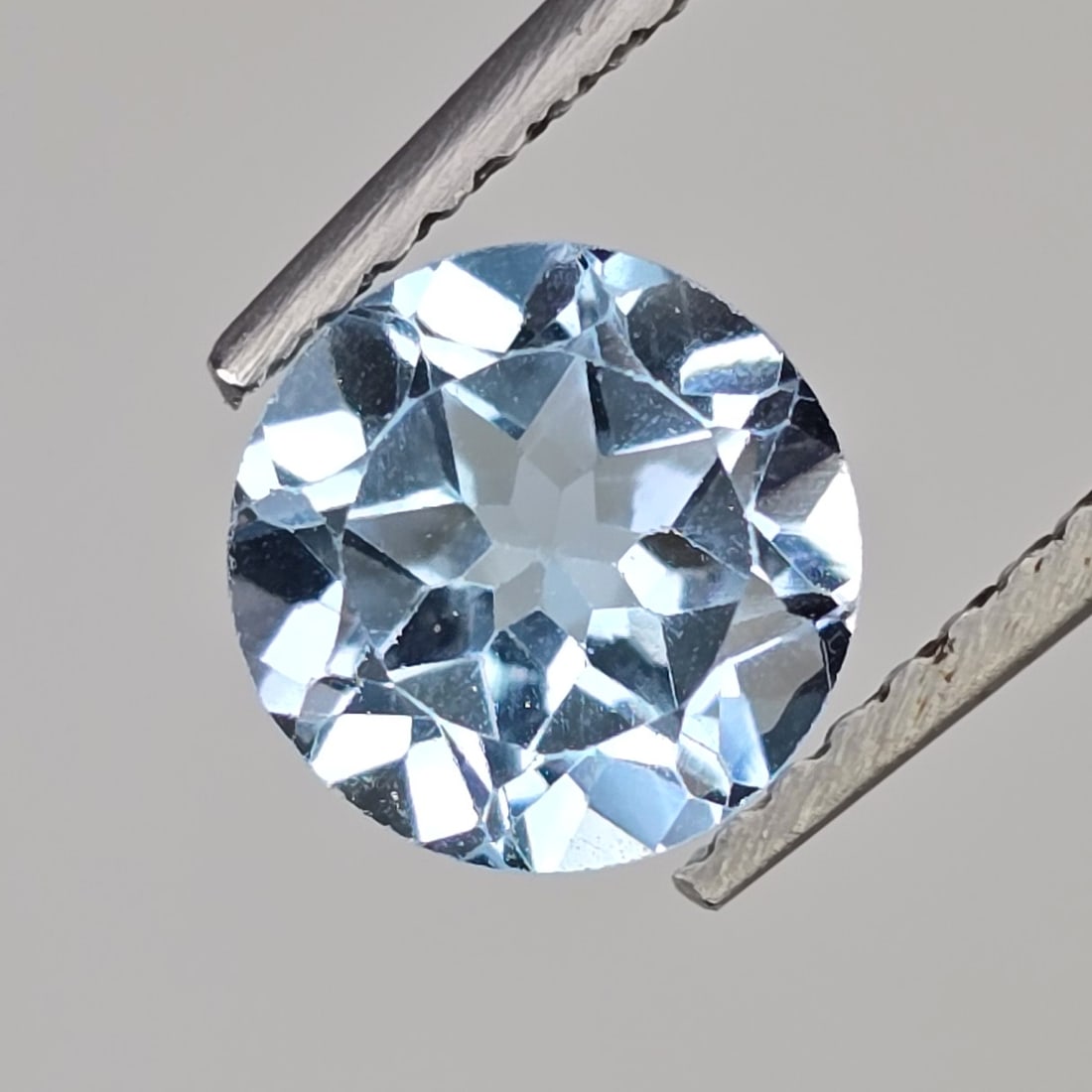 1.50 ct Natural Blue Topaz: Gemstones: Natural Blue Topaz /Carat Weights: 1.50 ct /Size or Dimensions: 7 X 7 mm /Treatment: Irradiated