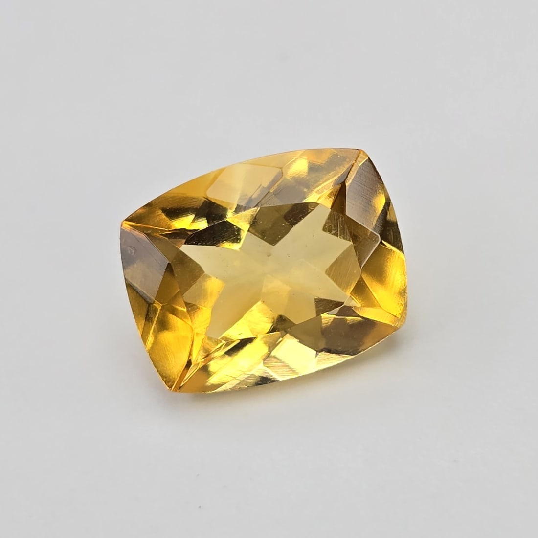 3.81 Ct "AAA Grade" Natural Citrine: Gemstones: Natural Citrine /Carat Weights: 3.81 Ct /Size or Dimensions: 11.40 X 9 X 6 mm