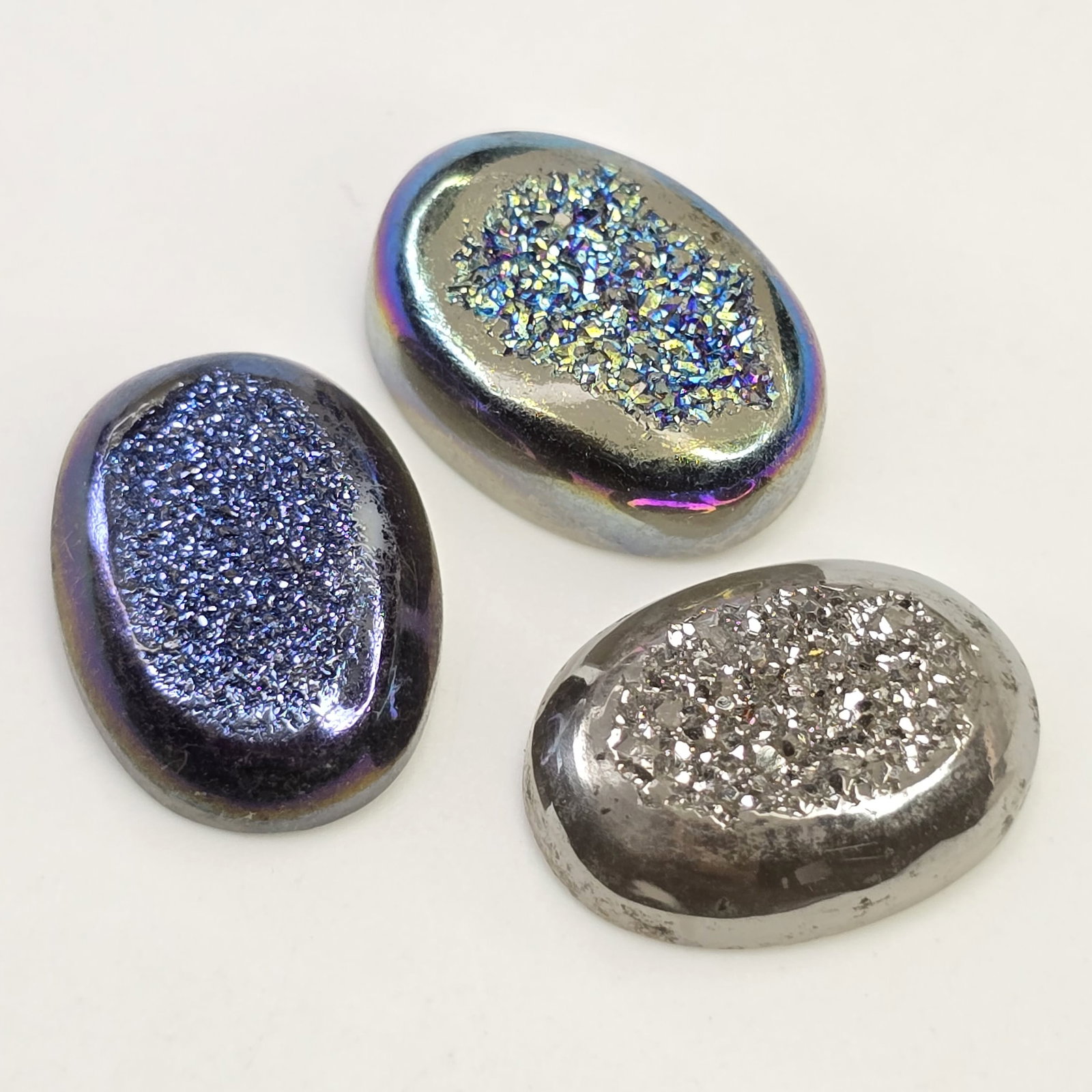 32.89 ct Natural Good Druzy: Gemstones: Druzy /Carat Weights: 32.89 ct /Size or Dimensions: 18 X 13 mm /Treatment: Dyed