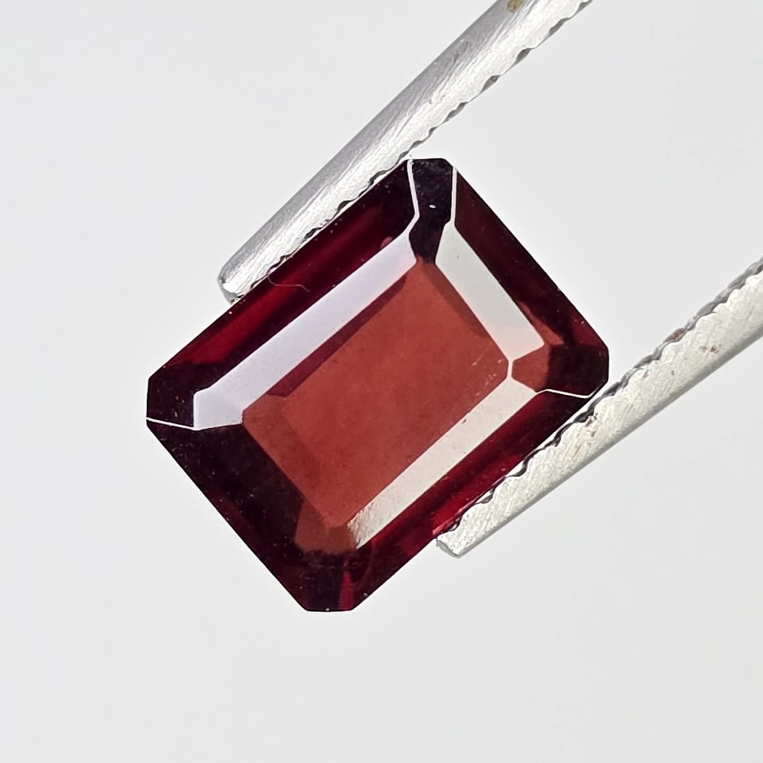 2.21 Ct Natural Red Garnet: Gemstones: Natural Red Garnet /Carat Weights: 2.21 ct /Size or Dimensions: 8 X 6 X 3.80 mm Approx