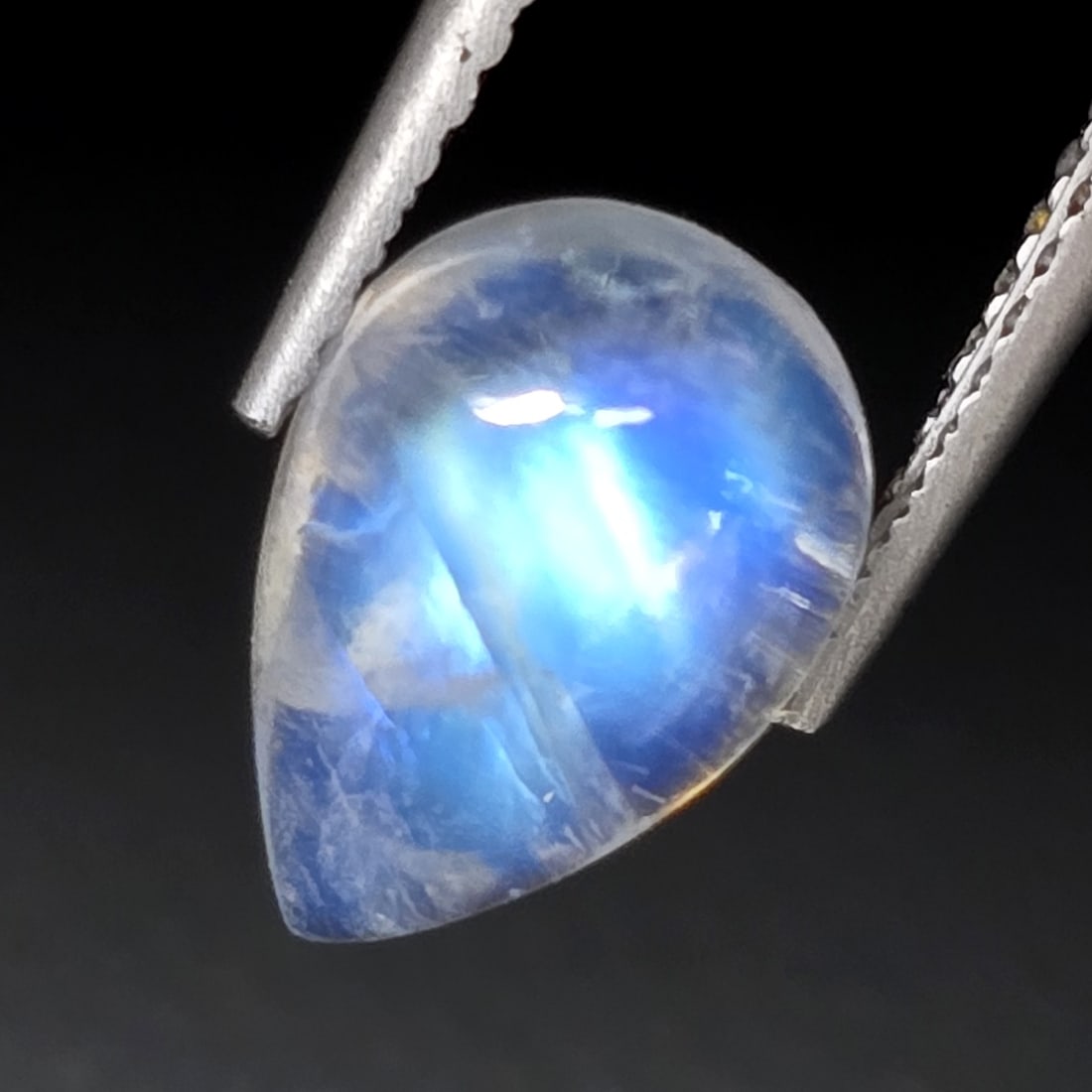 2.37 Ct Natural Royal Blue Moonstone: Gemstones: Natural Blue Moonstone /Carat Weights: 2.37 Ct /Size or Dimensions: 10 X 7 X 4.40 mm