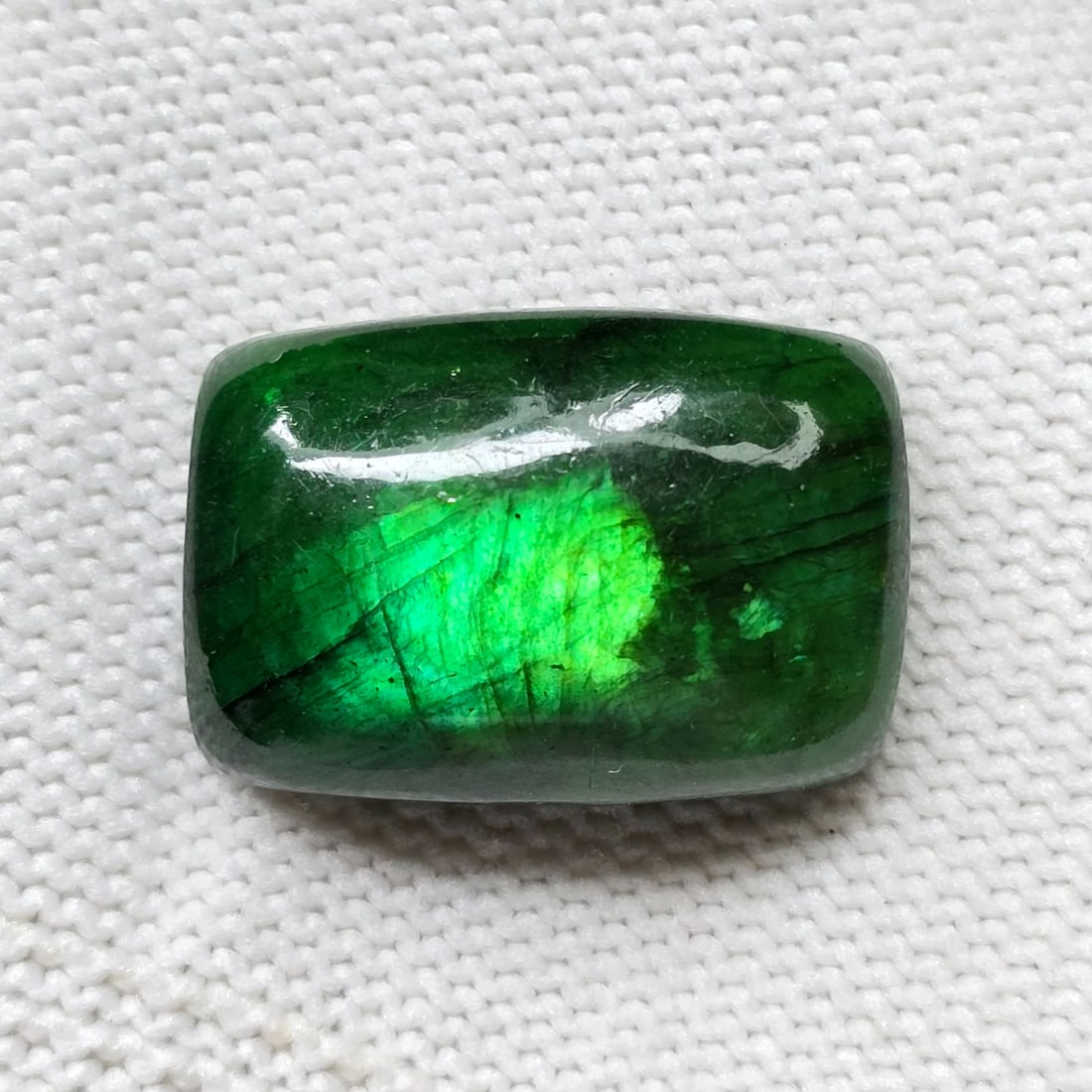 35.36 Ct "Stunning" Green Fire Labradorite: Gemstones: Natural Labradorite /Carat Weights: 35.36 ct /Size or Dimensions: 25 X 17 X 8.70 mm /Treatment: Color Dyed