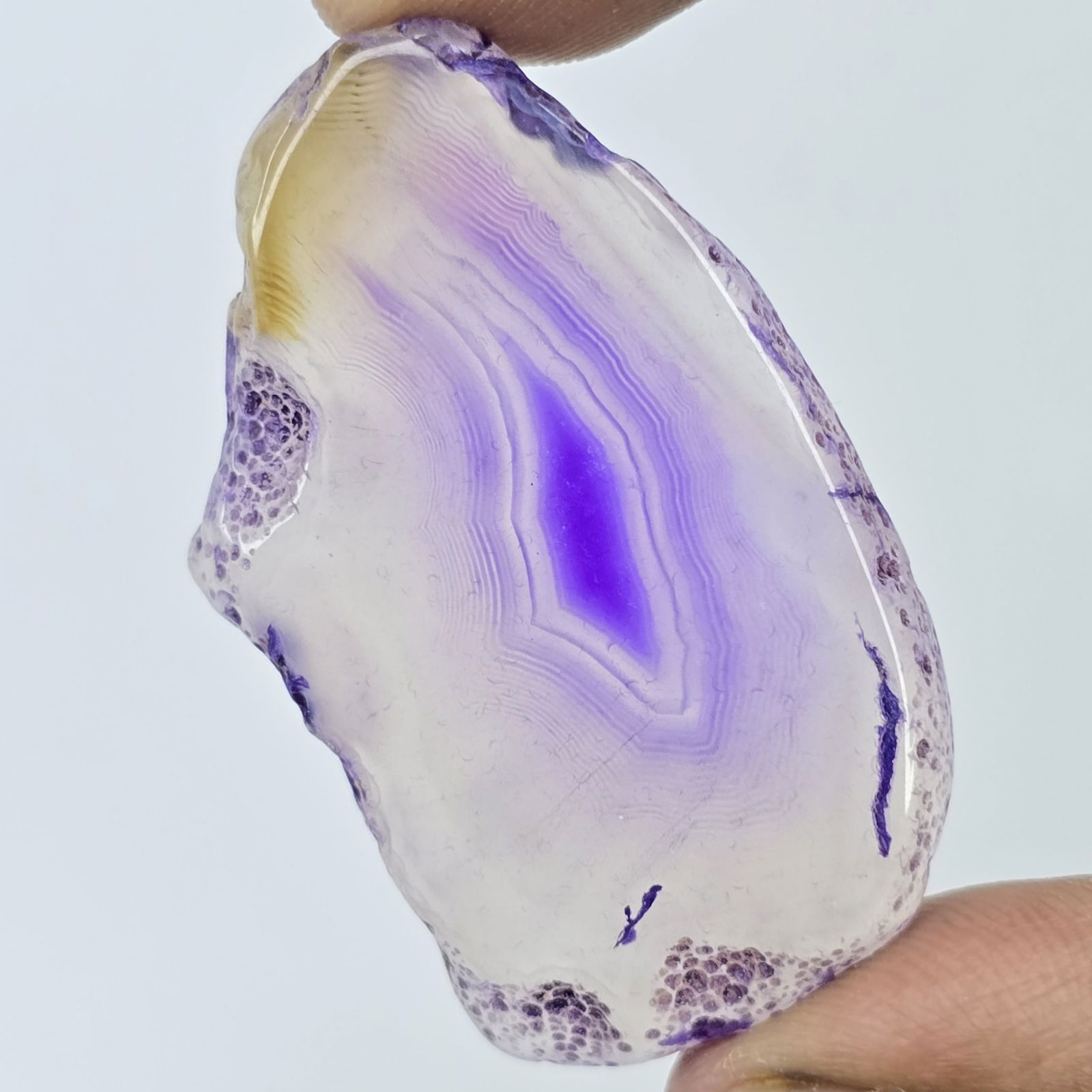 54.84 ct Natural Onyx Slice: Gemstones: Natual Onyx Slice /Carat Weights: 54.84 ct /Size or Dimensions: 42.40 X 26 X 5.50 mmTreatment: Color Dyed