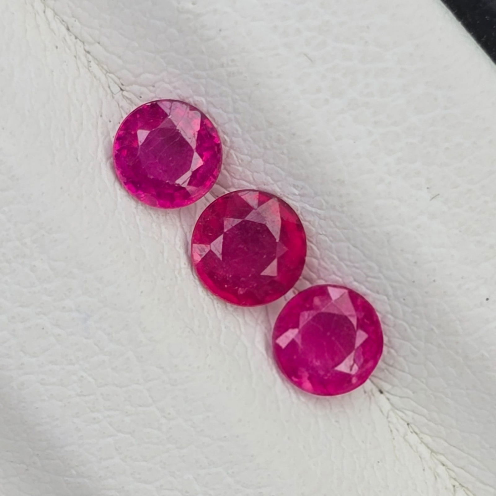 0.96 Ct Natural Mozambique Red Ruby Set (1 of 2)