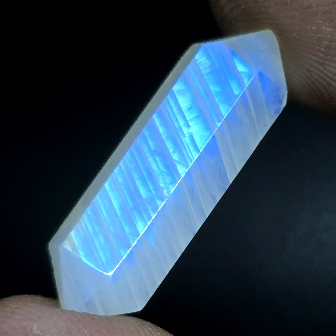 11.34 Ct Natural Blue Moonstone Pencil: Gemstones: Natural Blue Moonstone /Carat Weights: 11.34 Ct /Size or Dimensions: 25 X 7 mm Approx