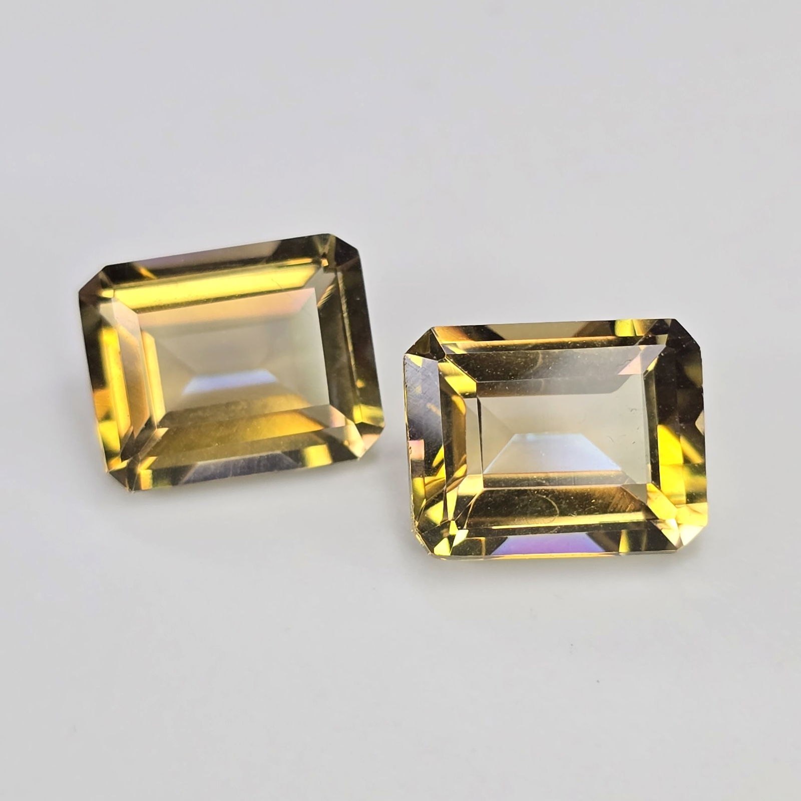 5.98 ct "Top Qulaity" Natural Yellow Mystic Quartz Pair: Gemstones: Natural Mystic Quartz /Carat Weights: 5.98 ct /Size or Dimensions: 10 X 8 mm /Treatment: Coated