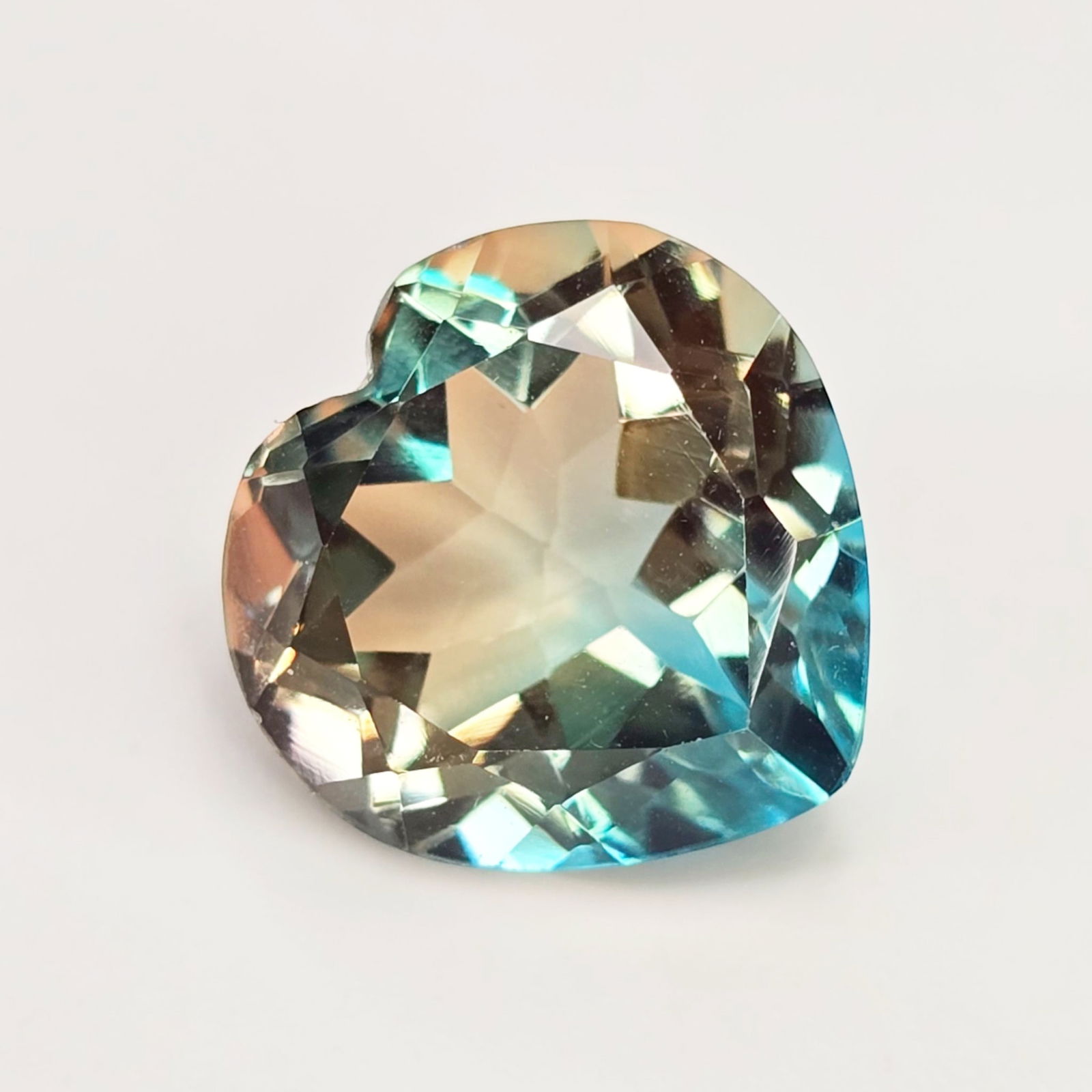 7.81 Ct "Beautiful"Aqua Terra Costa Doublet Quartz: Gemstones: Natural Quartz /Carat Weights: 7.81 ct /Size or Dimensions: 13 X 13 mm Approx /Treatment: Doublet QuartzThis beautiful gemstone is crafted from two layers of natural quartz, forming a stunn