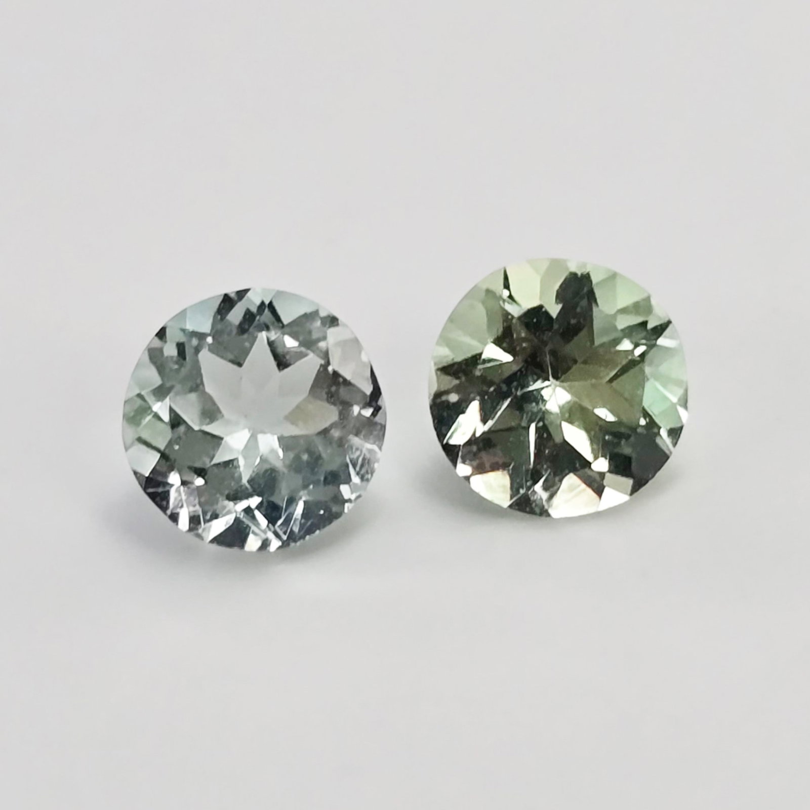 0.90 ct "Flawless" Natural Aquamarine Pair: Gemstones: Natural Aquamarine /Carat Weights: 0.90 ct /Size or Dimensions: 5 mm Approx /Treatment: Natural