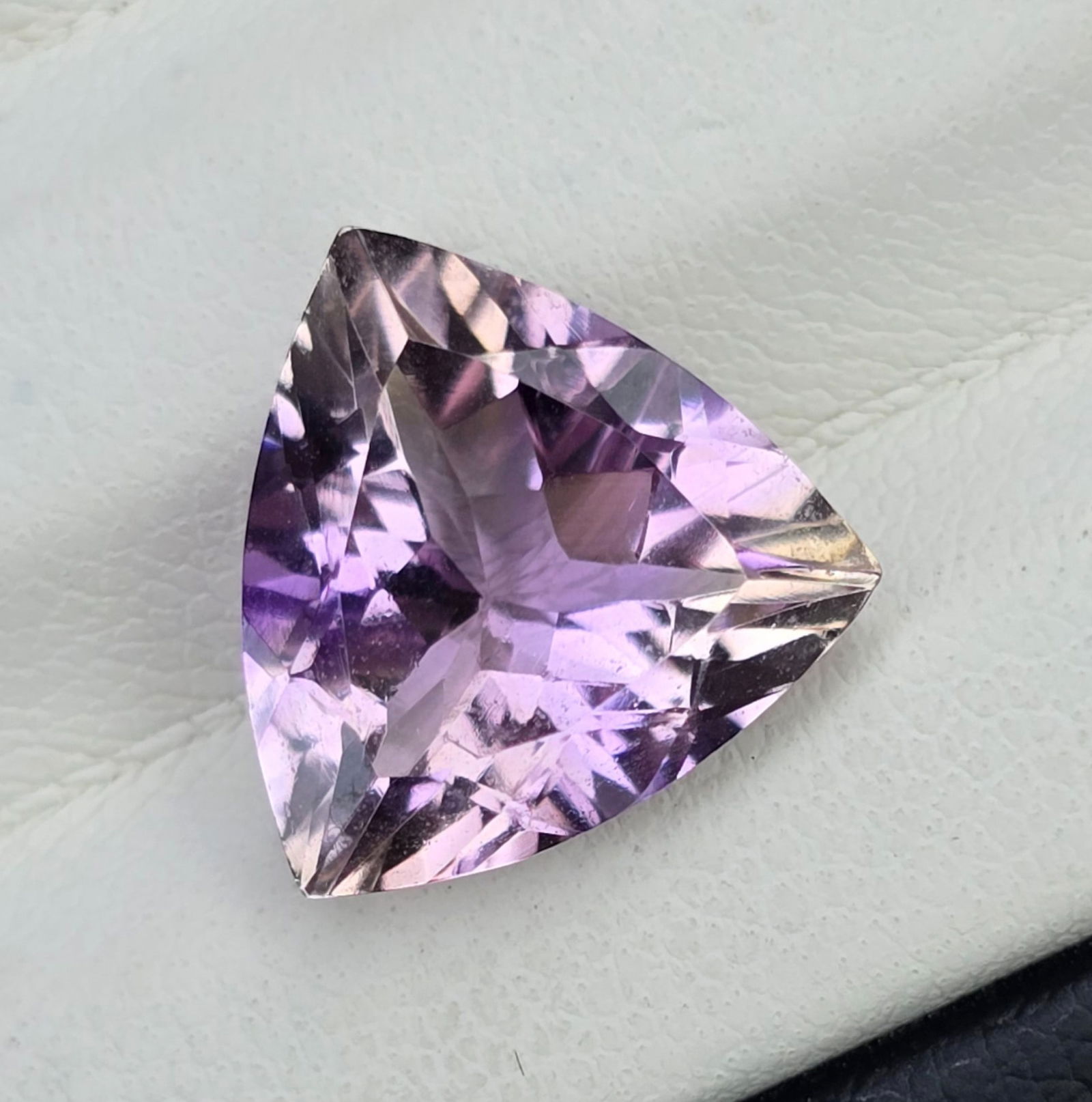4.08 ct "Top Quality" Natural Bicolor Ametrine: Gemstones: Natural Ametrine /Carat Weights: 4.08 ct /Size or Dimensions: 11.70 X 11.60 X 6.50 mm Approx