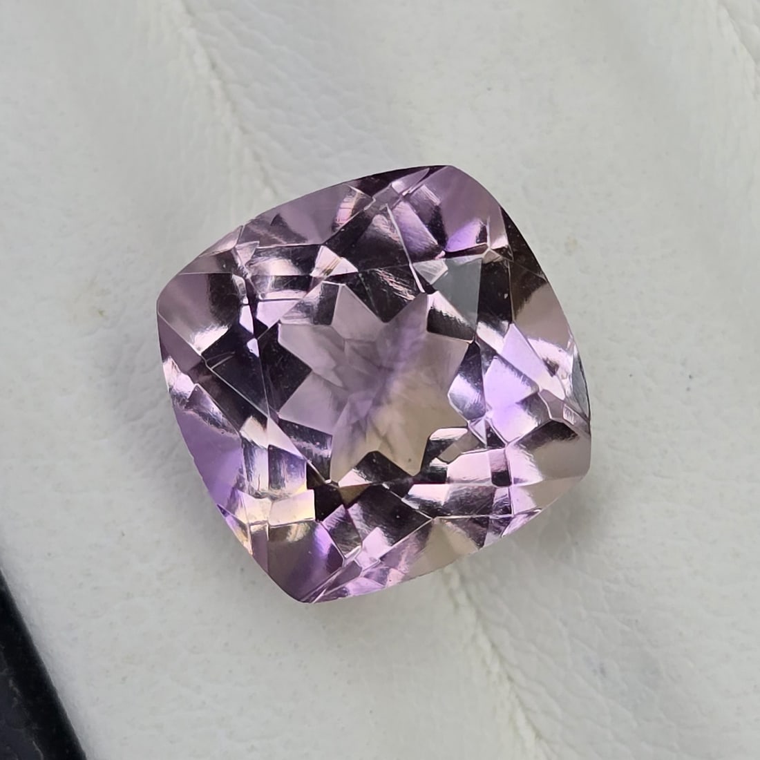 4.71 ct "Top Quality" Natural Bicolor Ametrine: Gemstones: Natural Ametrine /Carat Weights: 4.71 ct /Size or Dimensions: 9.80 X 9.80 X 7.50 mm Approx